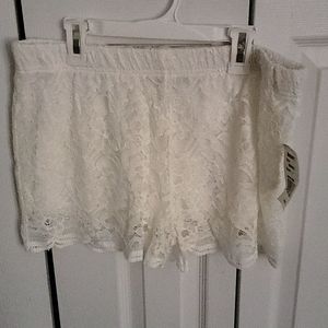 Young women's lace shorts